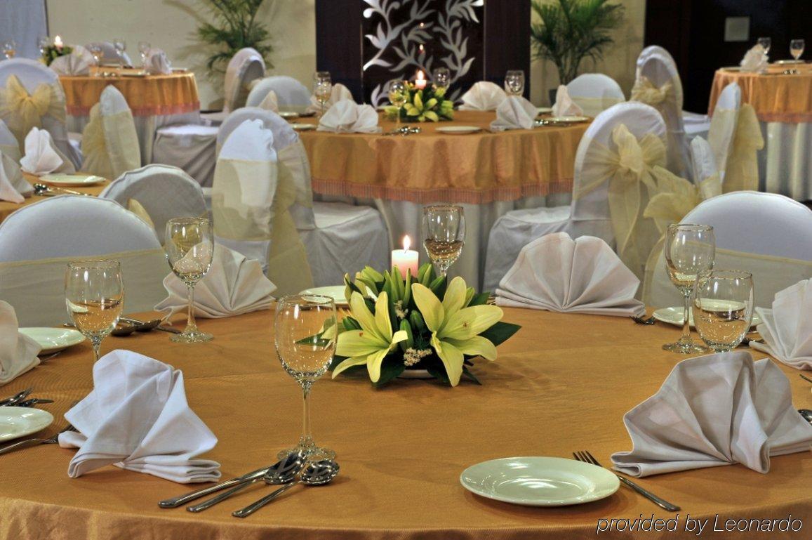 Country Inn & Suites By Radisson, Gurugram Sector 12 Γκουργκάον Εστιατόριο φωτογραφία